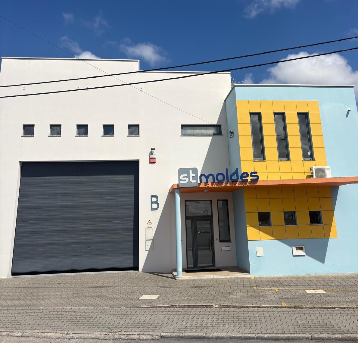 STMoldes precision polishing facility